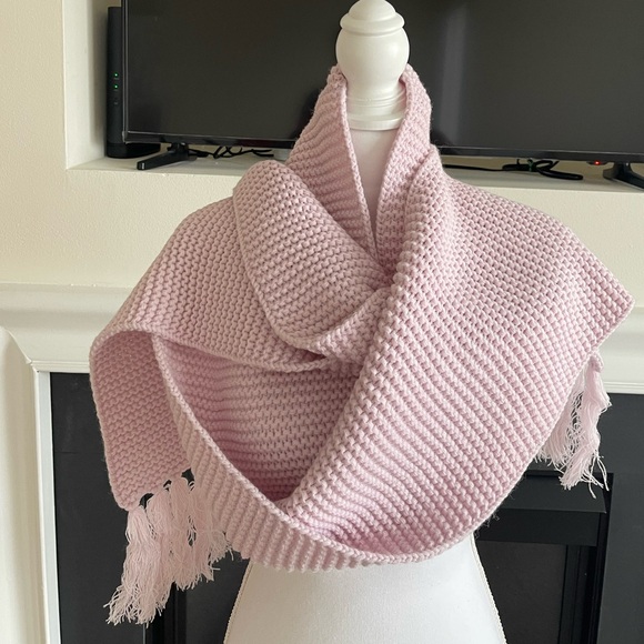 NEW UGG Women's Chunky Knit Scarf with Fringe - Picture 3 of 11